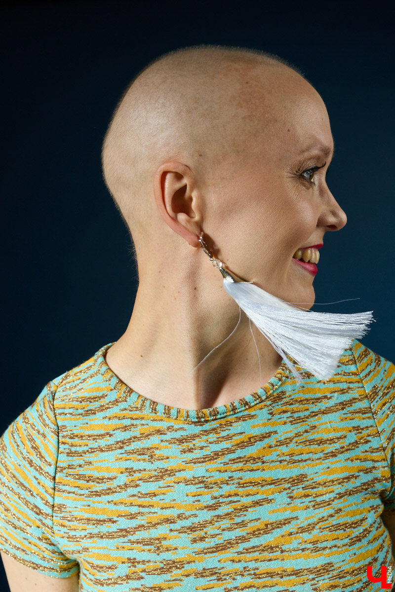 Как не растерять жизнелюбие, узнав о страшном диагнозе? Перебираем гардероб ZUMBA-инструктора Люси Пашковской, заряжаясь смелостью и женственностью.