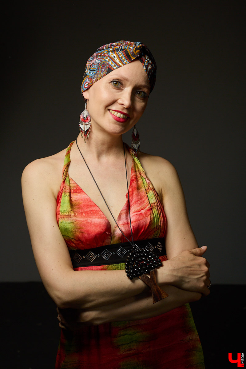 Как не растерять жизнелюбие, узнав о страшном диагнозе? Перебираем гардероб ZUMBA-инструктора Люси Пашковской, заряжаясь смелостью и женственностью.