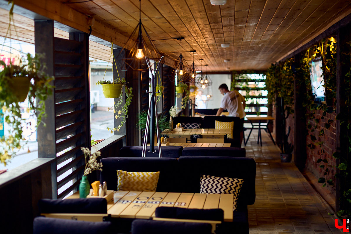 Ресторатор Александр Юрьев рассказал «Ключ-Медиа» о нелогичных запретах в период пандемии и о том, что поможет справиться с окончательным закрытием заведений общепита в городе.