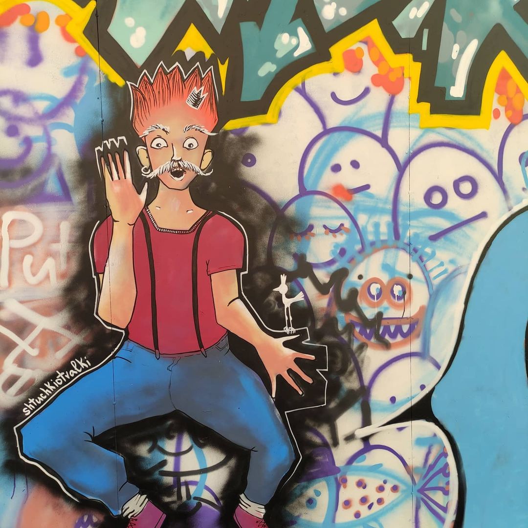 Теперь в центре Владимира можно обнаружить еще одну интересную локацию. Более 20 граффити-работ появились там благодаря местным художникам: здесь и мультяшные персонажи, и отсылка к городской айдентике, и «народное творчество» в тегах. «Ключ-Медиа» побывал на открытии фестиваля уличного искусства 33zagfest и готов рассказать, как это было!