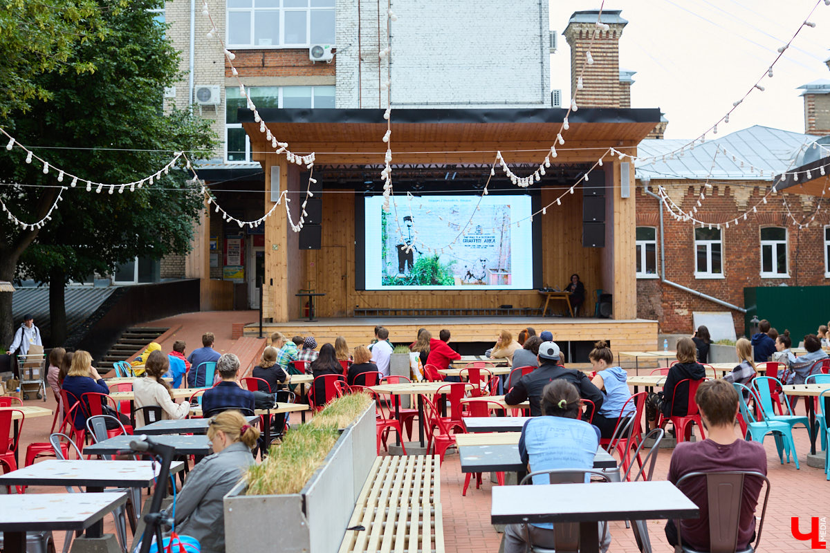 Теперь в центре Владимира можно обнаружить еще одну интересную локацию. Более 20 граффити-работ появились там благодаря местным художникам: здесь и мультяшные персонажи, и отсылка к городской айдентике, и «народное творчество» в тегах. «Ключ-Медиа» побывал на открытии фестиваля уличного искусства 33zagfest и готов рассказать, как это было!
