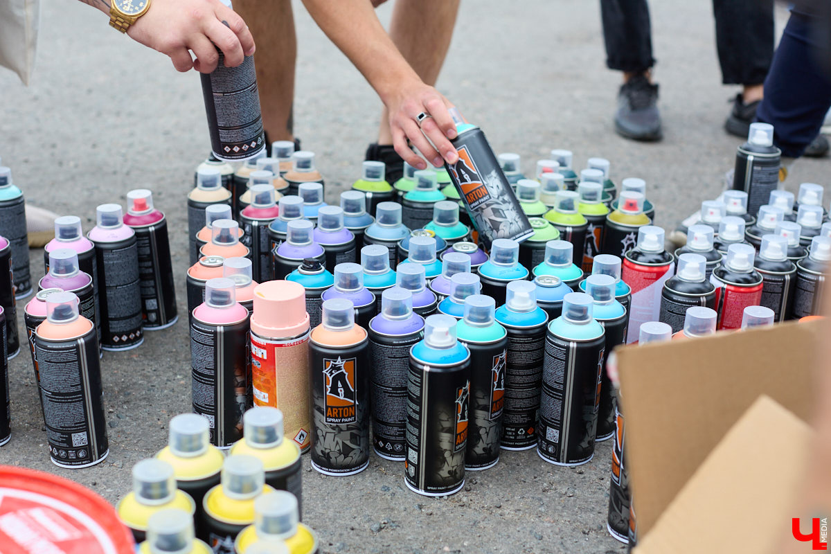 Теперь в центре Владимира можно обнаружить еще одну интересную локацию. Более 20 граффити-работ появились там благодаря местным художникам: здесь и мультяшные персонажи, и отсылка к городской айдентике, и «народное творчество» в тегах. «Ключ-Медиа» побывал на открытии фестиваля уличного искусства 33zagfest и готов рассказать, как это было!