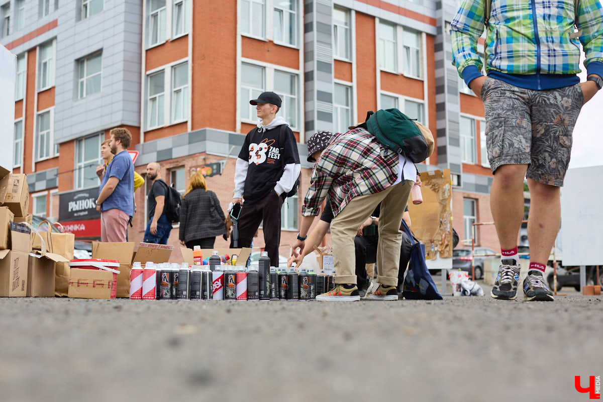 Теперь в центре Владимира можно обнаружить еще одну интересную локацию. Более 20 граффити-работ появились там благодаря местным художникам: здесь и мультяшные персонажи, и отсылка к городской айдентике, и «народное творчество» в тегах. «Ключ-Медиа» побывал на открытии фестиваля уличного искусства 33zagfest и готов рассказать, как это было!