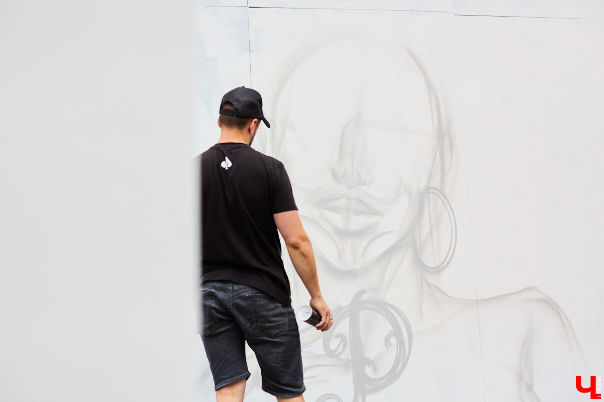 Теперь в центре Владимира можно обнаружить еще одну интересную локацию. Более 20 граффити-работ появились там благодаря местным художникам: здесь и мультяшные персонажи, и отсылка к городской айдентике, и «народное творчество» в тегах. «Ключ-Медиа» побывал на открытии фестиваля уличного искусства 33zagfest и готов рассказать, как это было!