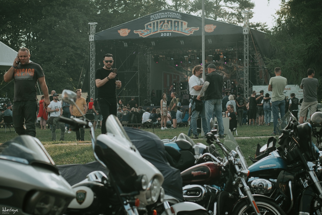 В эти выходные в Суздале прошел традиционный Blues-Bike Festival – ежегодно одно из ярчайших событий мотосезона объединяет байкеров со всего мира.