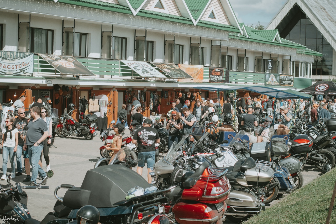 В эти выходные в Суздале прошел традиционный Blues-Bike Festival – ежегодно одно из ярчайших событий мотосезона объединяет байкеров со всего мира.