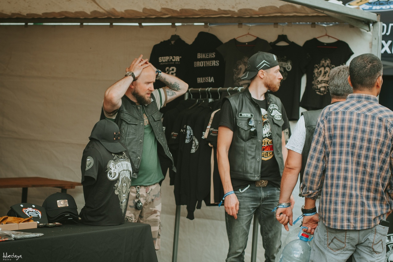 В эти выходные в Суздале прошел традиционный Blues-Bike Festival – ежегодно одно из ярчайших событий мотосезона объединяет байкеров со всего мира.