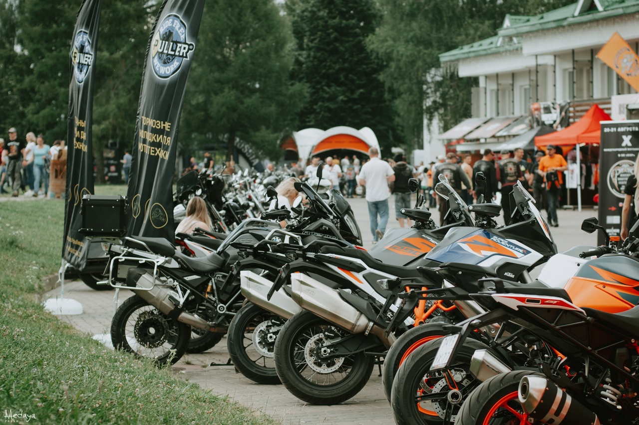 В эти выходные в Суздале прошел традиционный Blues-Bike Festival – ежегодно одно из ярчайших событий мотосезона объединяет байкеров со всего мира.