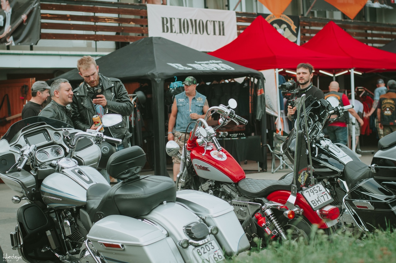 В эти выходные в Суздале прошел традиционный Blues-Bike Festival – ежегодно одно из ярчайших событий мотосезона объединяет байкеров со всего мира.