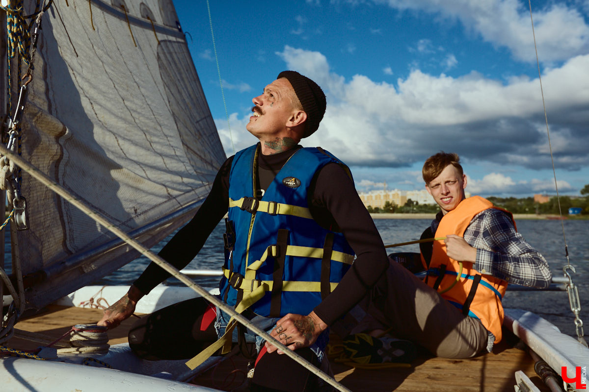 В акватории Содышки устраивают речные прогулки на парусном катамаране. «Ключ-Медиа» с помощью Кипера-шкипера провел тест-драйв этого плавсредства.