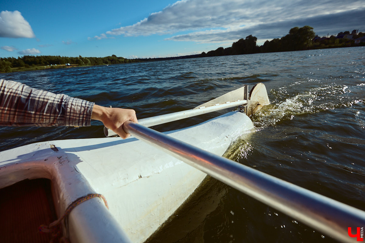 В акватории Содышки устраивают речные прогулки на парусном катамаране. «Ключ-Медиа» с помощью Кипера-шкипера провел тест-драйв этого плавсредства.