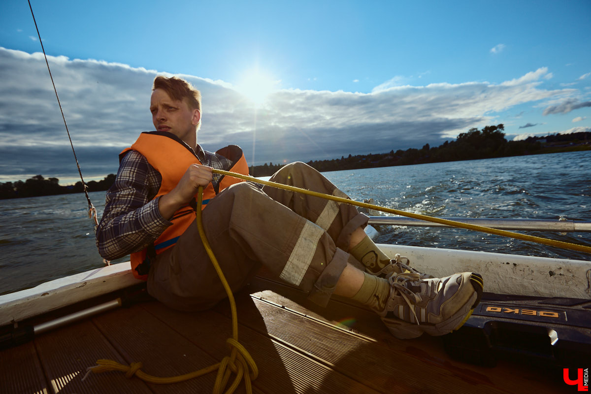 В акватории Содышки устраивают речные прогулки на парусном катамаране. «Ключ-Медиа» с помощью Кипера-шкипера провел тест-драйв этого плавсредства.
