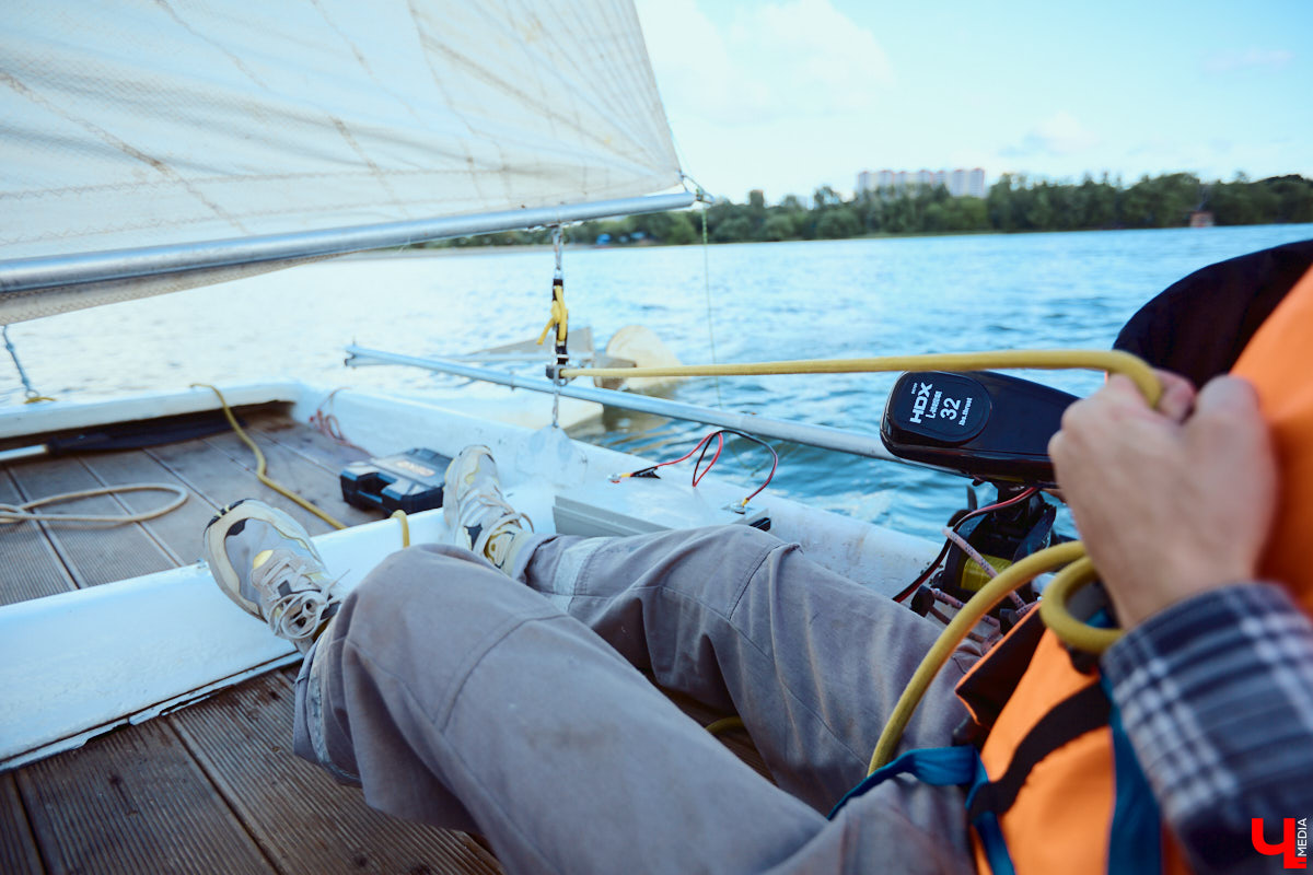В акватории Содышки устраивают речные прогулки на парусном катамаране. «Ключ-Медиа» с помощью Кипера-шкипера провел тест-драйв этого плавсредства.