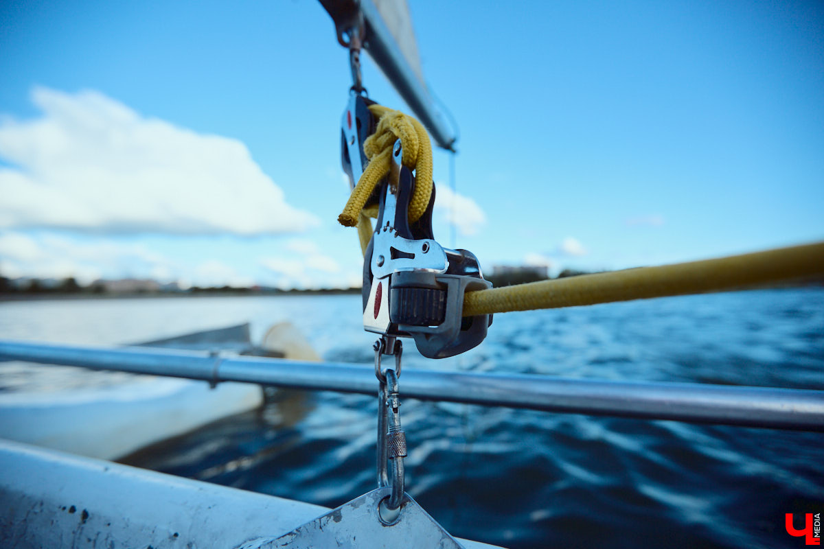 В акватории Содышки устраивают речные прогулки на парусном катамаране. «Ключ-Медиа» с помощью Кипера-шкипера провел тест-драйв этого плавсредства.