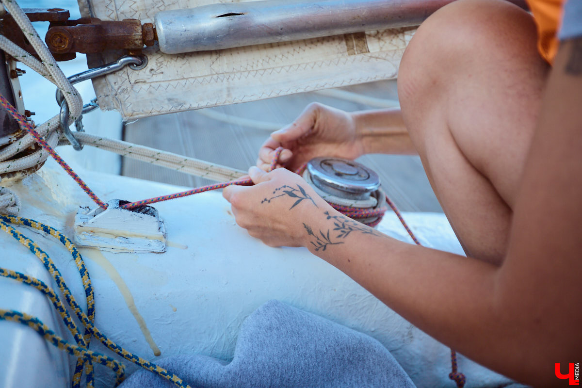 В акватории Содышки устраивают речные прогулки на парусном катамаране. «Ключ-Медиа» с помощью Кипера-шкипера провел тест-драйв этого плавсредства.