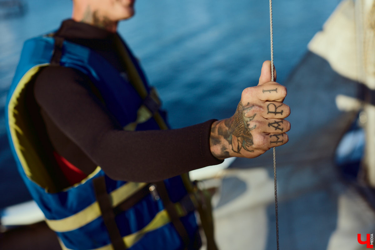 В акватории Содышки устраивают речные прогулки на парусном катамаране. «Ключ-Медиа» с помощью Кипера-шкипера провел тест-драйв этого плавсредства.