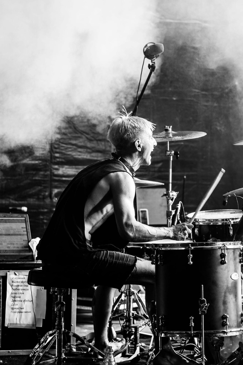 Владимирский экстрим-драммер Александр Сорокин, также известный сольным проектом crypt, присоединился к украинским эмо-панкам 20TOKENS и взорвал на липецком «FOX ROCK FEST». Будет ли продолжение у сольного проекта? Как продвигаются фрешмены? Ответы в тексте.