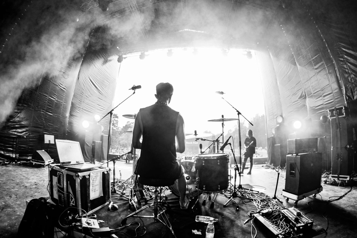 Владимирский экстрим-драммер Александр Сорокин, также известный сольным проектом crypt, присоединился к украинским эмо-панкам 20TOKENS и взорвал на липецком «FOX ROCK FEST». Будет ли продолжение у сольного проекта? Как продвигаются фрешмены? Ответы в тексте.