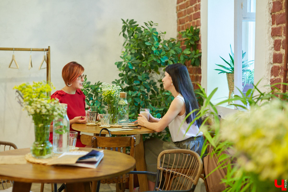 Уже слышали загадочное словечко «аффирмации»? Оно все чаще мелькает в сторис «Инстаграма». Попросили психолога Марию Точину помочь разобраться в термине.