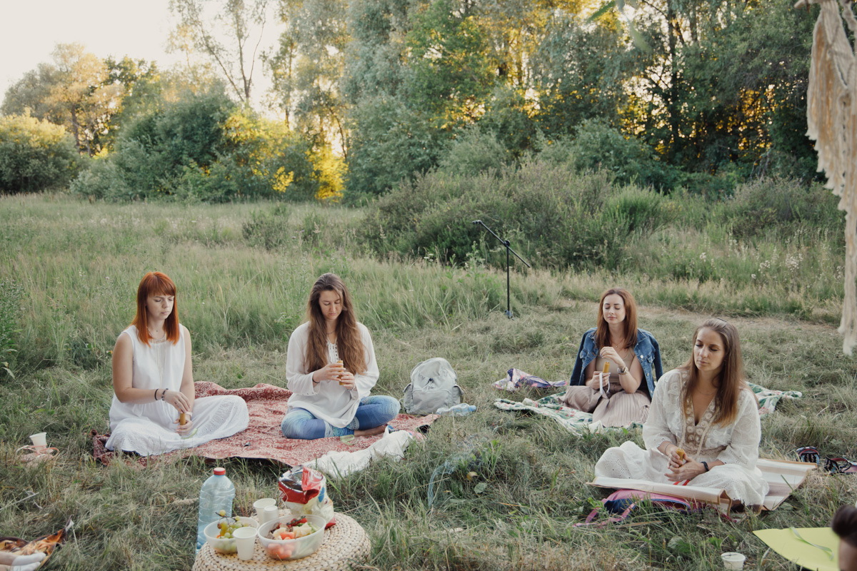 Как представительницам слабого пола вернуться в ресурсное состояние? Вспомнить о своей природе. И особый, женский круг, может в этом помочь.