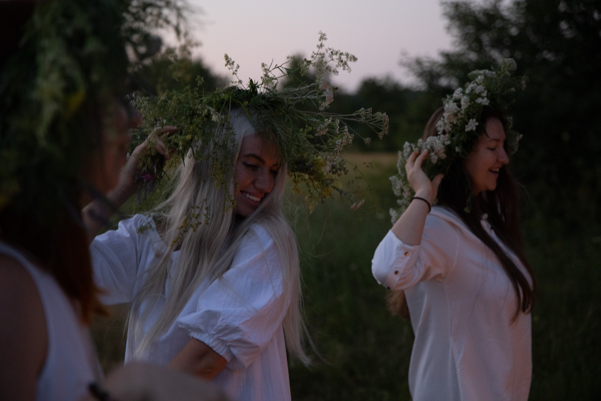 Как представительницам слабого пола вернуться в ресурсное состояние? Вспомнить о своей природе. И особый, женский круг, может в этом помочь.