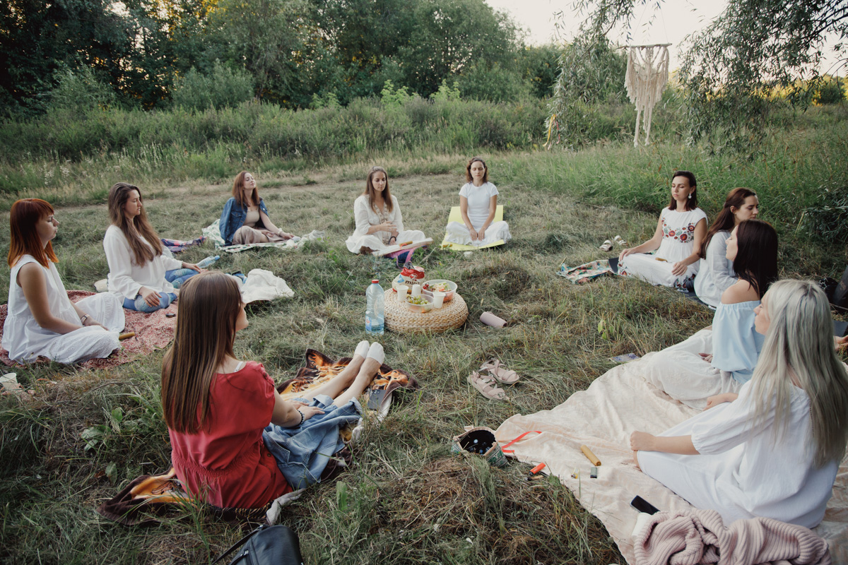 Как представительницам слабого пола вернуться в ресурсное состояние? Вспомнить о своей природе. И особый, женский круг, может в этом помочь.