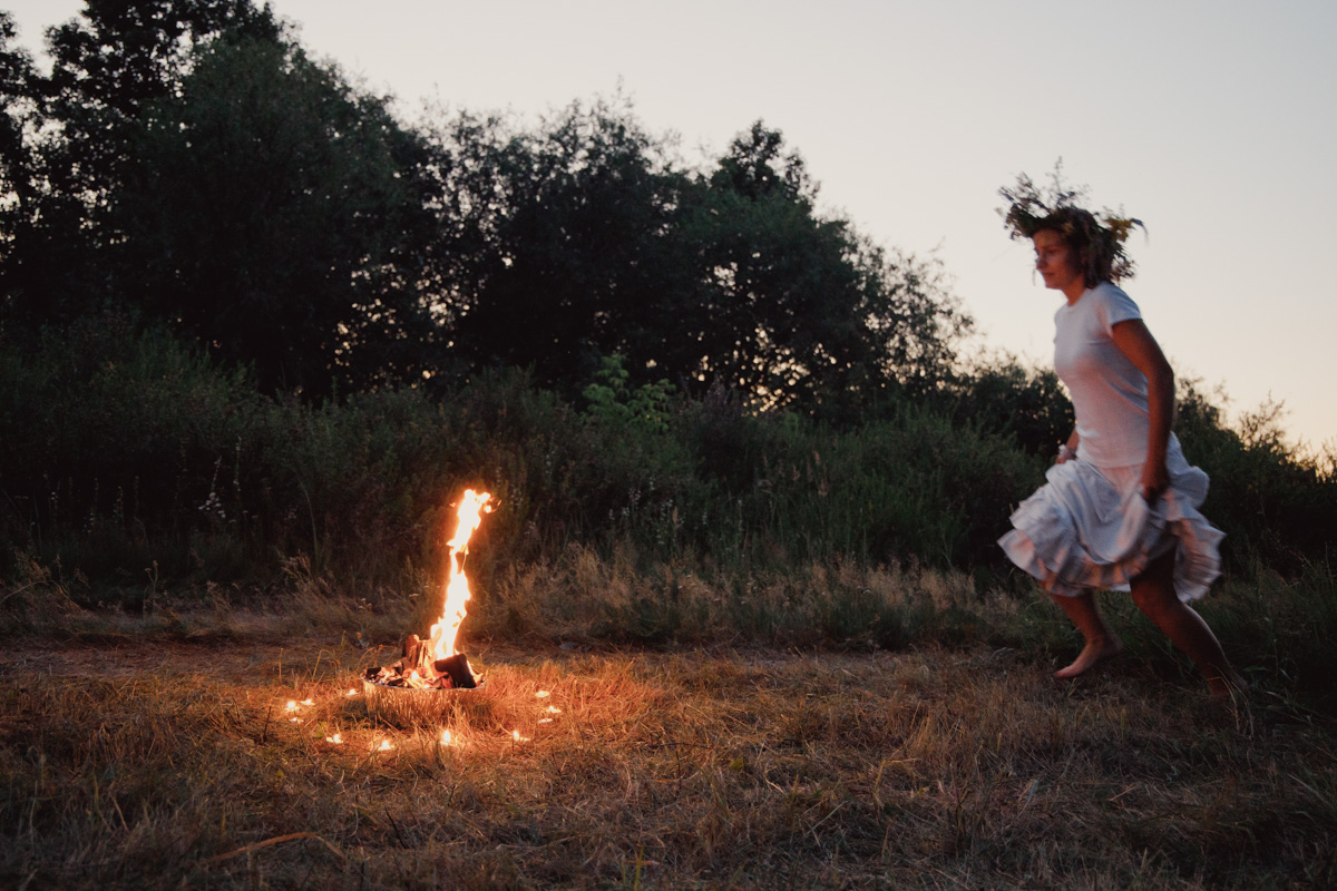 Как представительницам слабого пола вернуться в ресурсное состояние? Вспомнить о своей природе. И особый, женский круг, может в этом помочь.