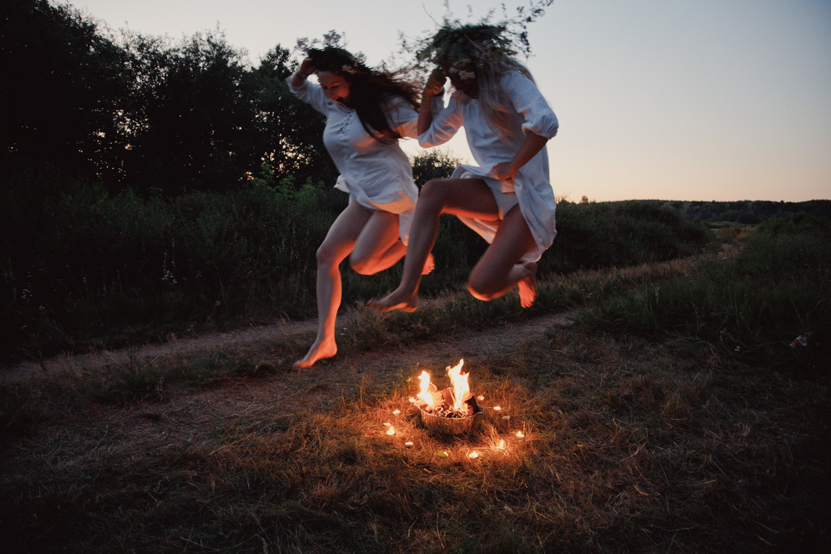 Как представительницам слабого пола вернуться в ресурсное состояние? Вспомнить о своей природе. И особый, женский круг, может в этом помочь.