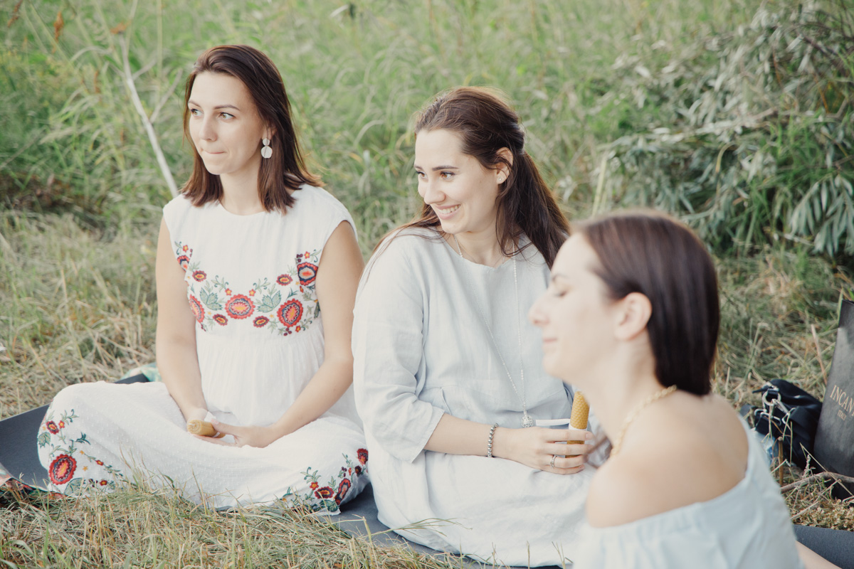 Как представительницам слабого пола вернуться в ресурсное состояние? Вспомнить о своей природе. И особый, женский круг, может в этом помочь.