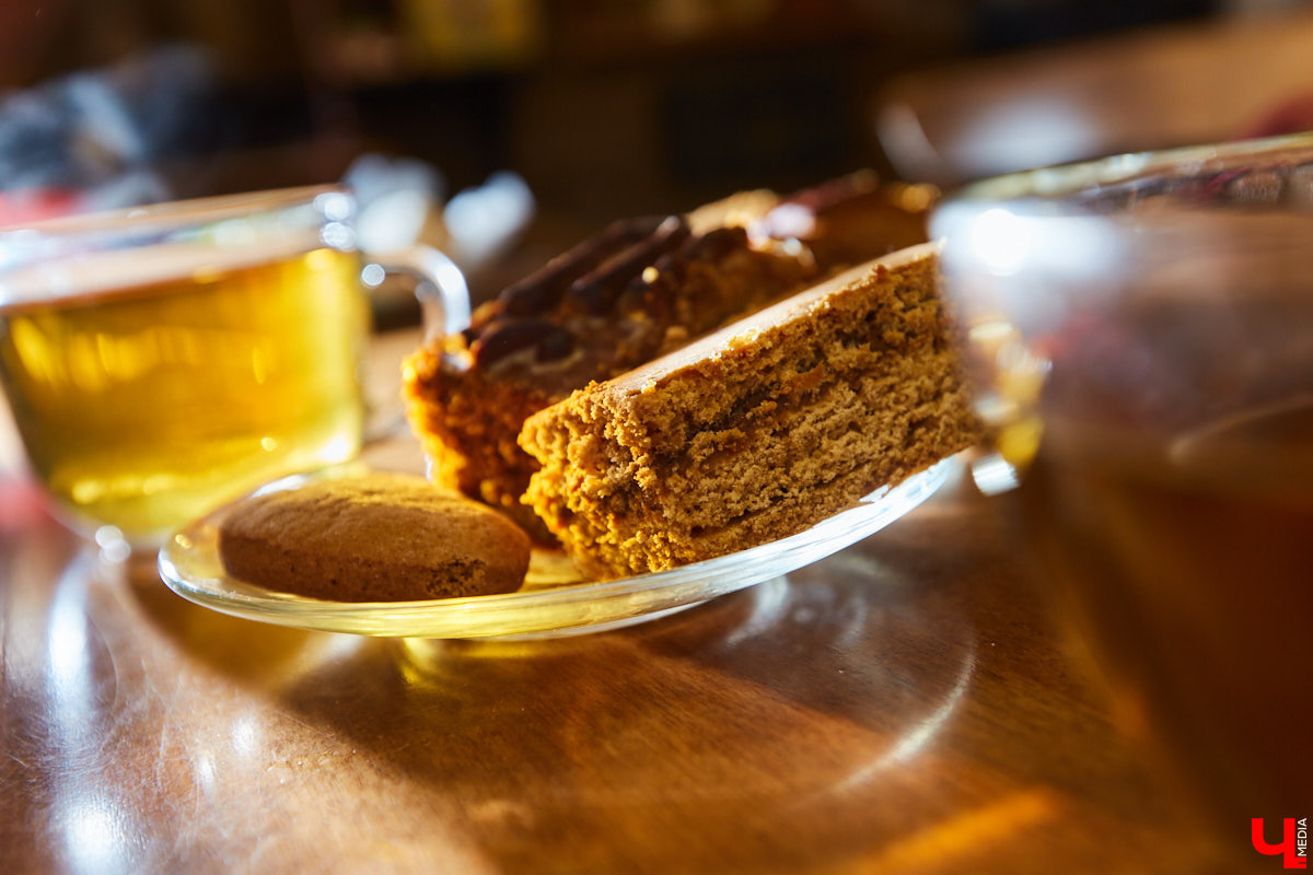 В честь Дня семьи, любви и верности «Дом пряника» запустил новый мастер-класс по росписи лицитарского сердца. Его оценят как дети, так и взрослые. «Ключ-Медиа» убедился в этом лично, создав традиционный хорватский пряник своими руками.