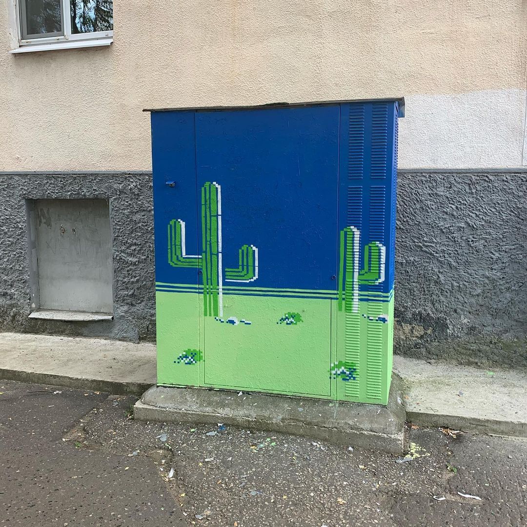 Уличный художник Мишкин вновь задаёт актуальные вопросы, одновременно радуя владимирцев новыми арт-объектами. На этот раз на территории центрального пляжа из-под руки мастера сошел знаменитый мальчик с сачком из фильма «Добро пожаловать, или Посторонним вход воспрещён».