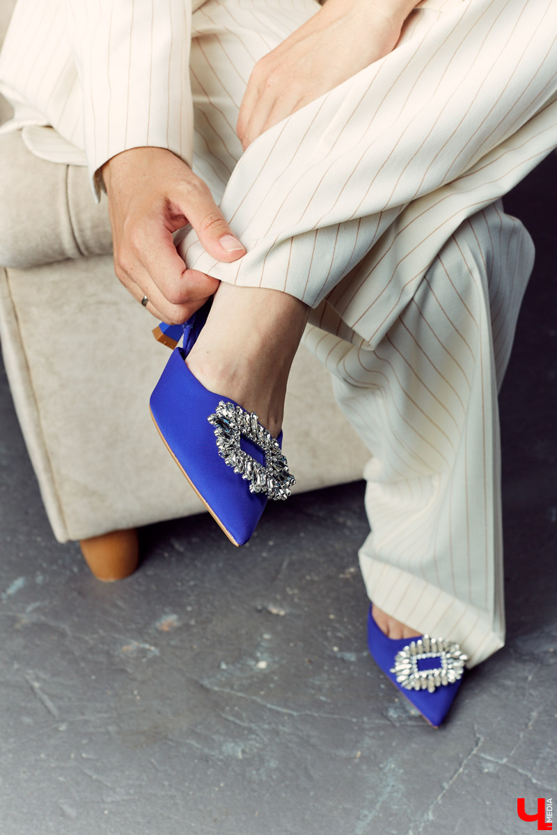 Как одевается стилист? Заглядываем в гардероб к Яне Хисматулиной — владимирскому имиджмейкеру, которая училась у многих известных персон, в том числе, Александра Рогова и Карины Нигай, и теперь умеет создавать образы с перчинкой.