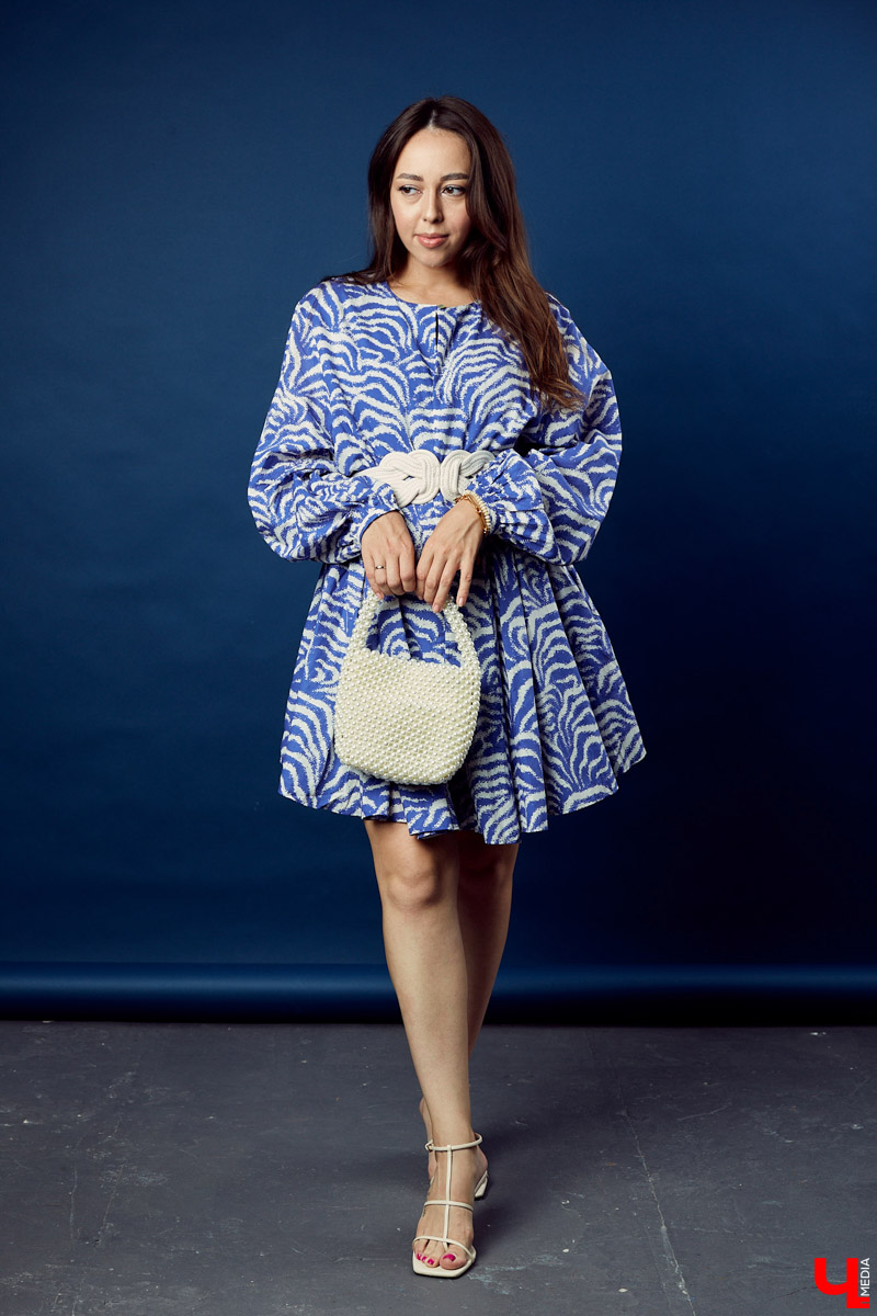 Как одевается стилист? Заглядываем в гардероб к Яне Хисматулиной — владимирскому имиджмейкеру, которая училась у многих известных персон, в том числе, Александра Рогова и Карины Нигай, и теперь умеет создавать образы с перчинкой.