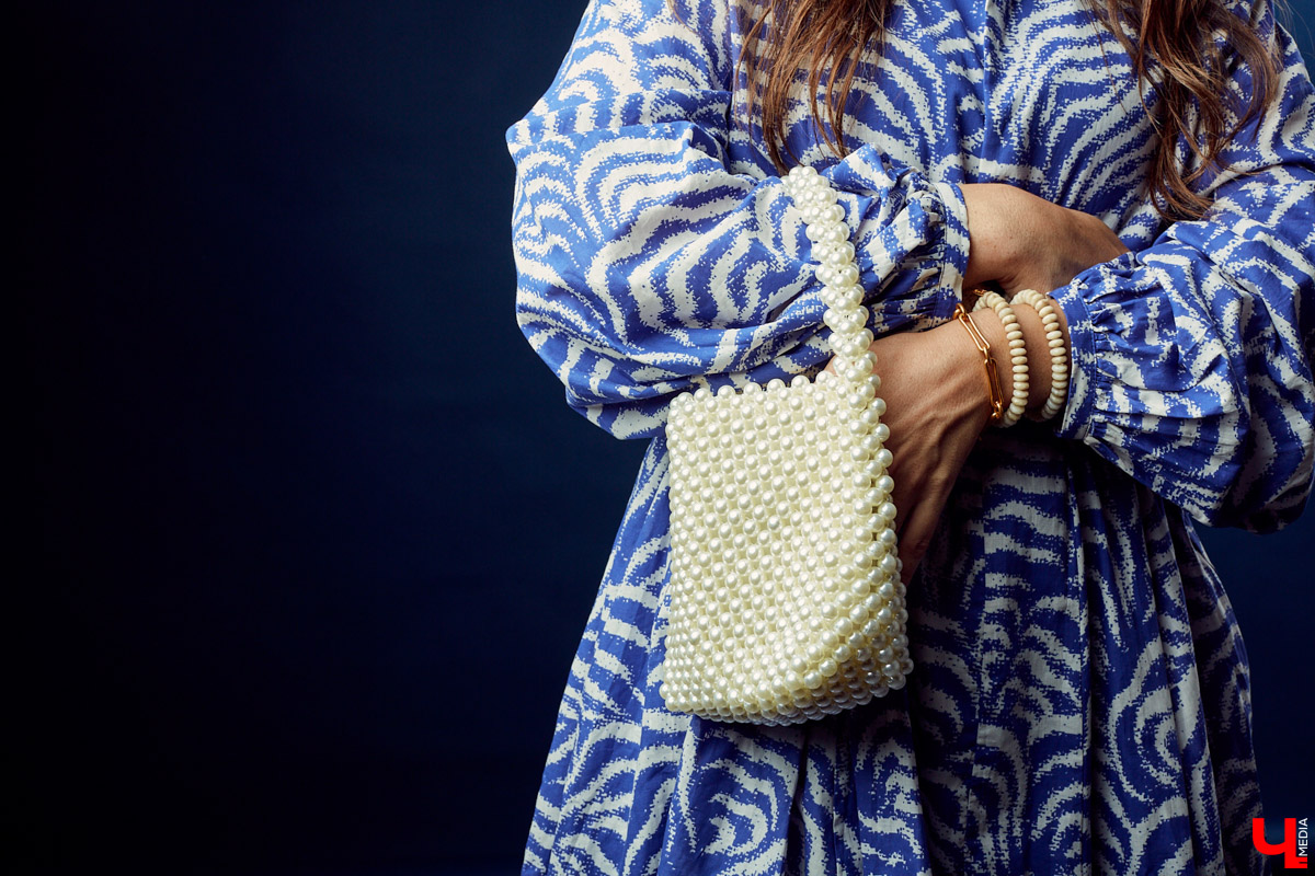 Как одевается стилист? Заглядываем в гардероб к Яне Хисматулиной — владимирскому имиджмейкеру, которая училась у многих известных персон, в том числе, Александра Рогова и Карины Нигай, и теперь умеет создавать образы с перчинкой.