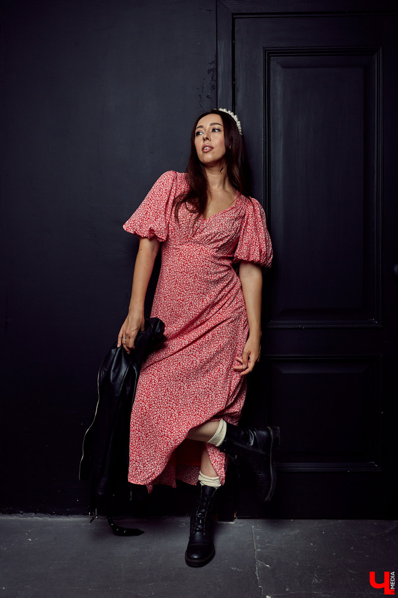 Как одевается стилист? Заглядываем в гардероб к Яне Хисматулиной — владимирскому имиджмейкеру, которая училась у многих известных персон, в том числе, Александра Рогова и Карины Нигай, и теперь умеет создавать образы с перчинкой.