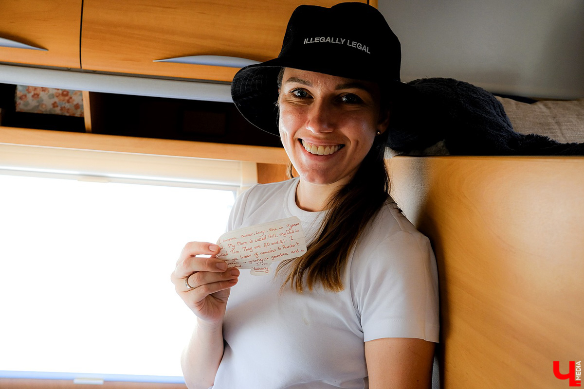 Евгения Королева с мужем купила автоприцеп для путешествий и планирует поехать на нем в Карелию с тремя детьми. Как новинка выглядит изнутри после небольшого преображения?