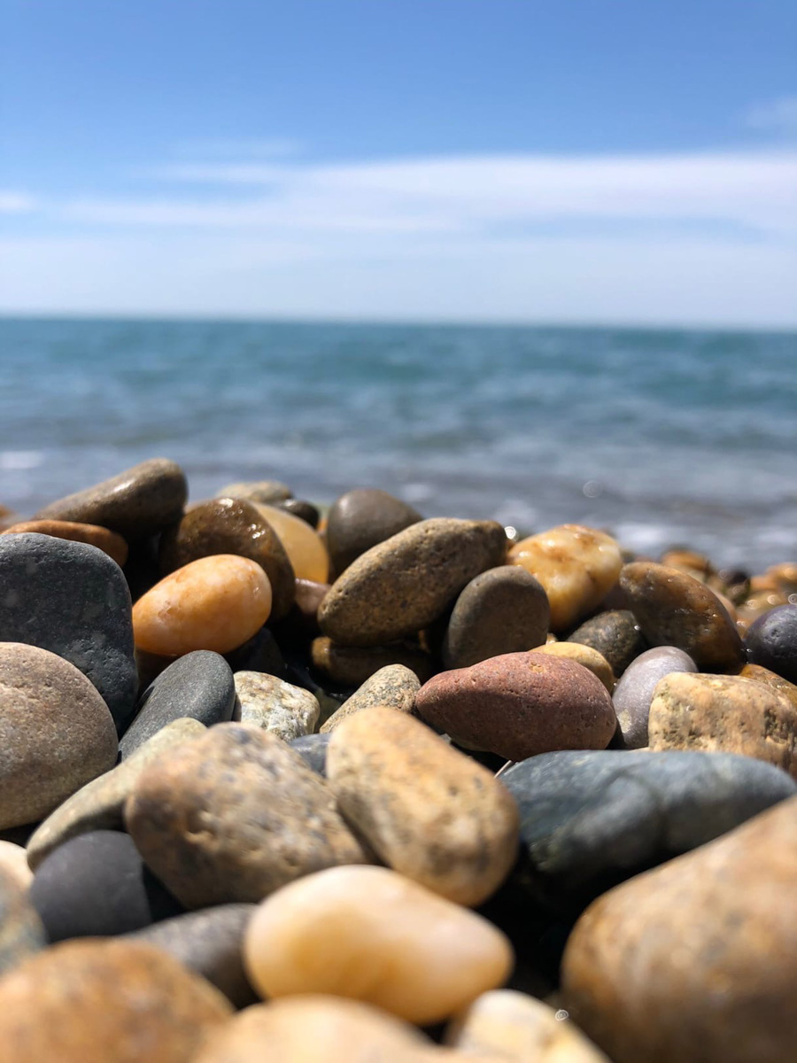 Анастасия Савельева начала новую жизнь, внезапно переехав в обожаемый многими Сочи. Сегодня она готова поделиться с нами своими впечатлениями от города-курорта и, конечно, сравнить Сочи с родным Владимиром.