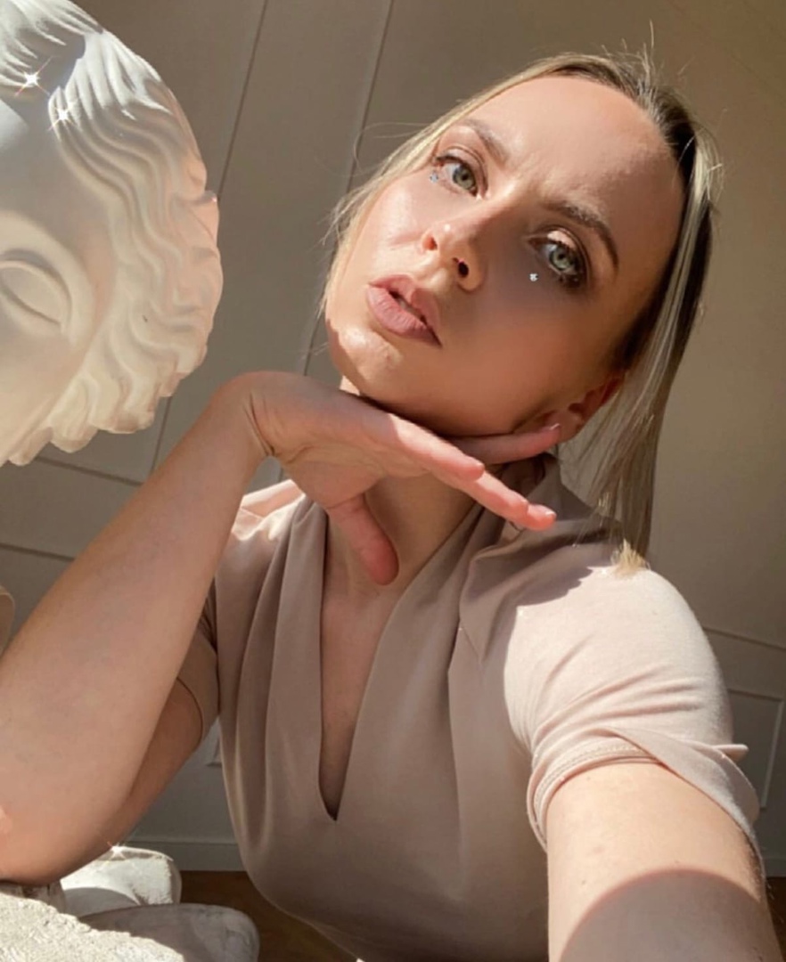 AR-маски – настоящий тренд современности. Изначально они были лишь развлечением, но потом стали буквально главным инструментом продвижения личного бренда в Instagram. Олеся Журавлева из Владимира год назад как раз стала автором популярных фильтров, которыми теперь пользуются именитые блогеры, предприниматели и звезды шоу-биза. 