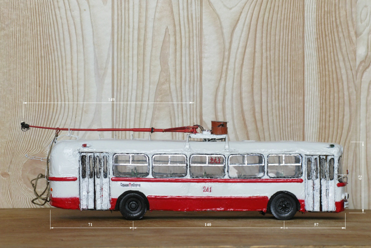 У Александра Бранникова дома хранятся 7 троллейбусов. И это не квартира такая большая, а троллейбусы маленькие. Модели выполнены в масштабах 1 к 47 и 1 к 200. Об удивительном увлечении мы расспросили мастера.