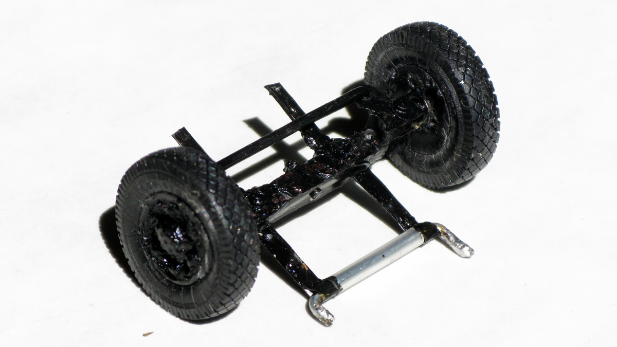 У Александра Бранникова дома хранятся 7 троллейбусов. И это не квартира такая большая, а троллейбусы маленькие. Модели выполнены в масштабах 1 к 47 и 1 к 200. Об удивительном увлечении мы расспросили мастера.