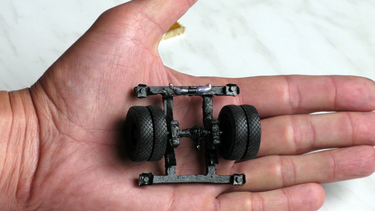 У Александра Бранникова дома хранятся 7 троллейбусов. И это не квартира такая большая, а троллейбусы маленькие. Модели выполнены в масштабах 1 к 47 и 1 к 200. Об удивительном увлечении мы расспросили мастера.