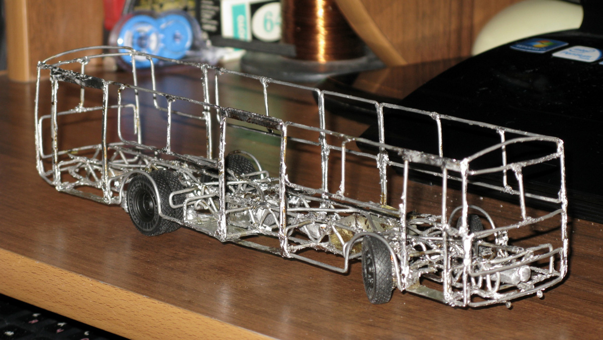 У Александра Бранникова дома хранятся 7 троллейбусов. И это не квартира такая большая, а троллейбусы маленькие. Модели выполнены в масштабах 1 к 47 и 1 к 200. Об удивительном увлечении мы расспросили мастера.