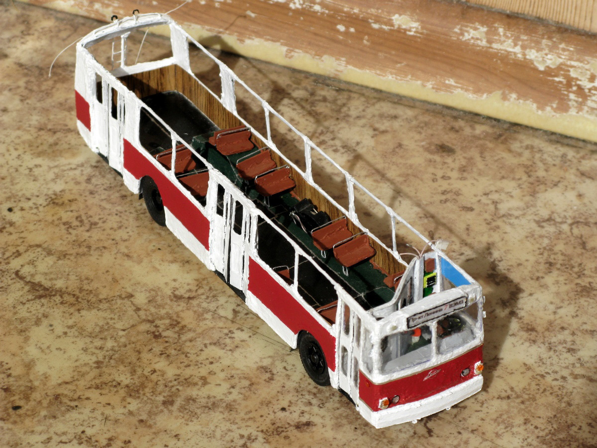 У Александра Бранникова дома хранятся 7 троллейбусов. И это не квартира такая большая, а троллейбусы маленькие. Модели выполнены в масштабах 1 к 47 и 1 к 200. Об удивительном увлечении мы расспросили мастера.