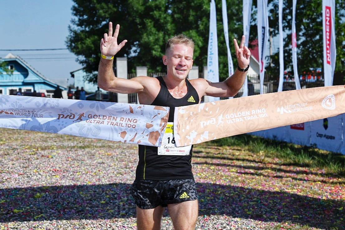 В эти выходные в Суздале прошел традиционный бег по пересеченной местности с элементами кросса на различные дистанции. Три дня 4233 спортсмена преодолевали склоны, леса, поля, аномальную жару, тем самым проверяя себя на прочность.