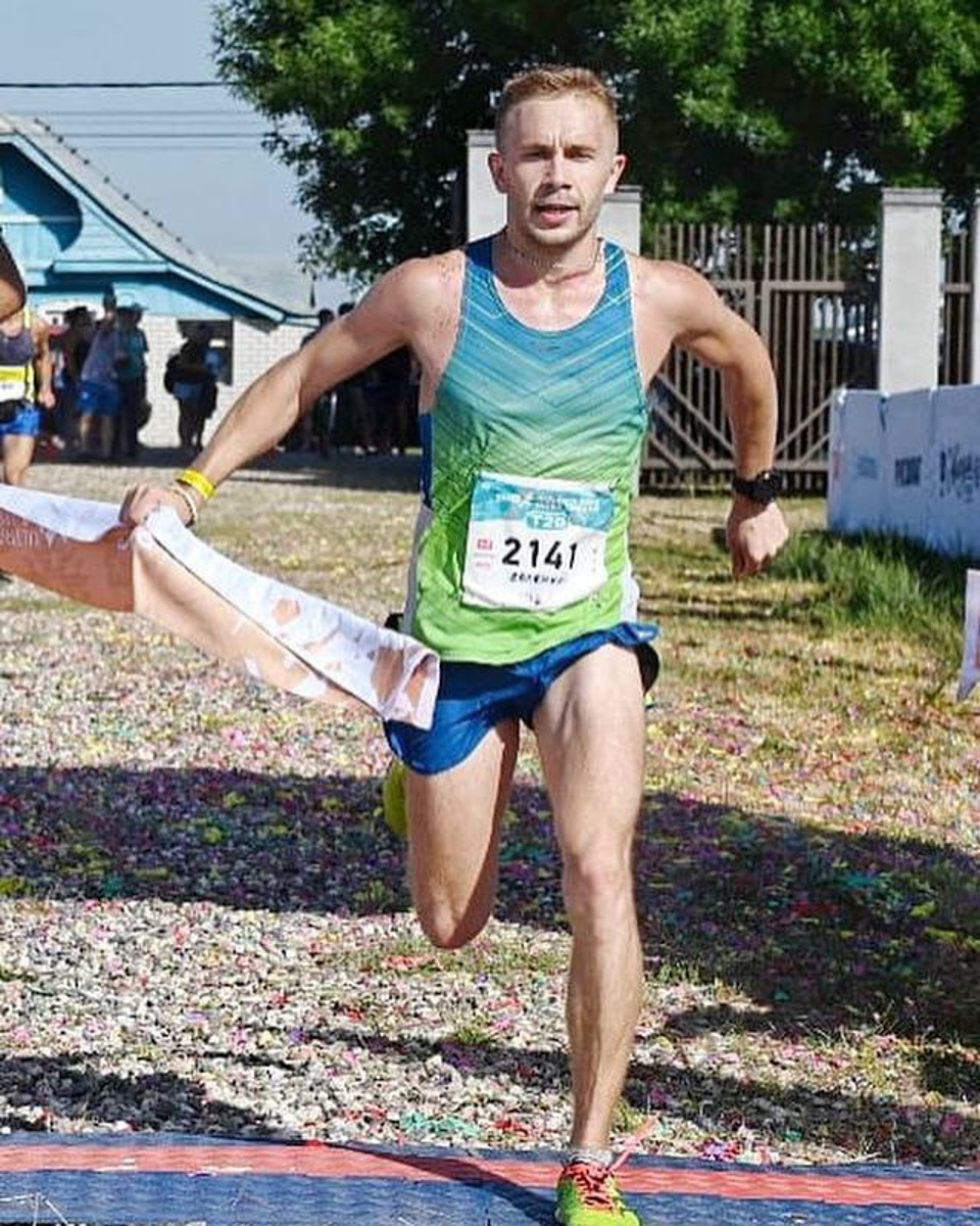 В эти выходные в Суздале прошел традиционный бег по пересеченной местности с элементами кросса на различные дистанции. Три дня 4233 спортсмена преодолевали склоны, леса, поля, аномальную жару, тем самым проверяя себя на прочность.