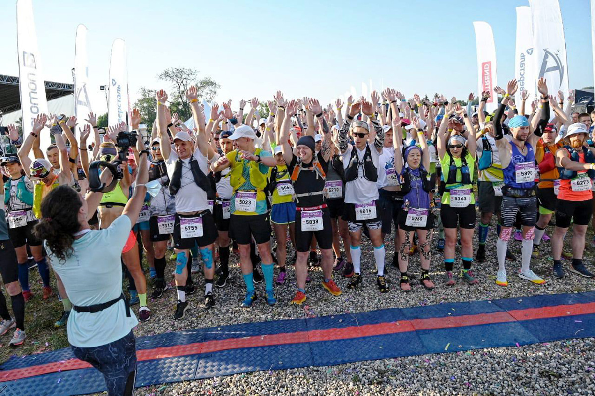 В эти выходные в Суздале прошел традиционный бег по пересеченной местности с элементами кросса на различные дистанции. Три дня 4233 спортсмена преодолевали склоны, леса, поля, аномальную жару, тем самым проверяя себя на прочность.