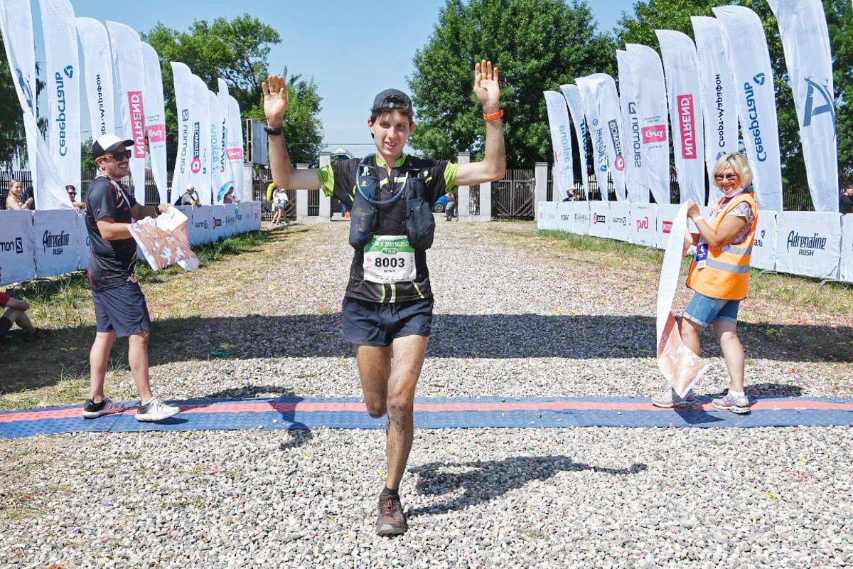 В эти выходные в Суздале прошел традиционный бег по пересеченной местности с элементами кросса на различные дистанции. Три дня 4233 спортсмена преодолевали склоны, леса, поля, аномальную жару, тем самым проверяя себя на прочность.