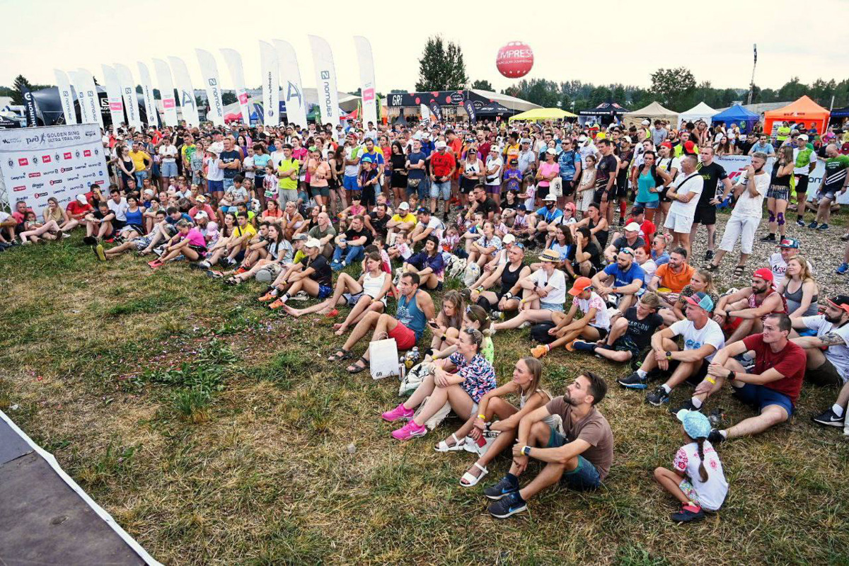 В эти выходные в Суздале прошел традиционный бег по пересеченной местности с элементами кросса на различные дистанции. Три дня 4233 спортсмена преодолевали склоны, леса, поля, аномальную жару, тем самым проверяя себя на прочность.