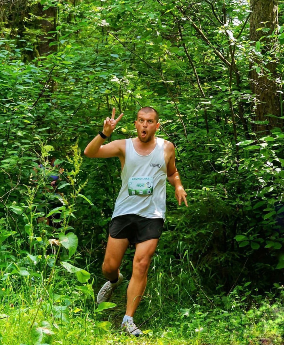 В эти выходные в Суздале прошел традиционный бег по пересеченной местности с элементами кросса на различные дистанции. Три дня 4233 спортсмена преодолевали склоны, леса, поля, аномальную жару, тем самым проверяя себя на прочность.