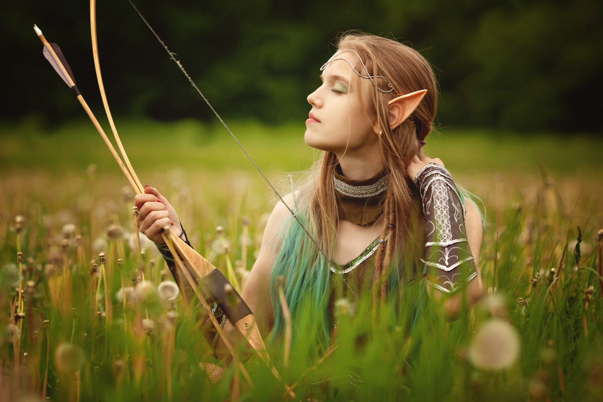 Этим летом владимирские фотографы и модели выбрались на природу, чтобы примерить на себя образы светлых и темных духов.